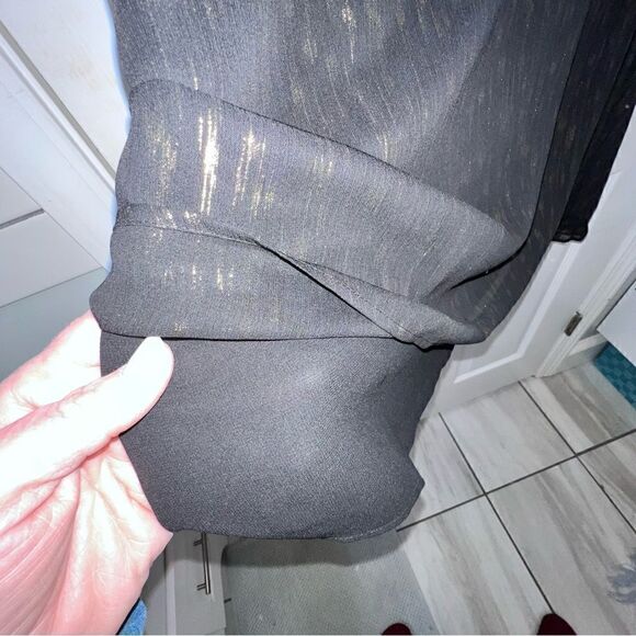 DKNY Long Sleeve Ruffle Black & Gold Blouse size Large w keyhole button closure - Picture 6 of 11